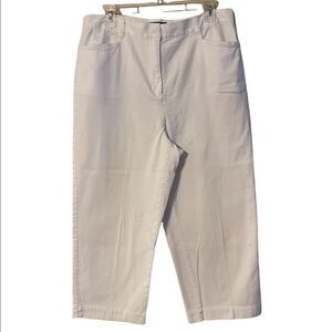 Karen Scott Woman’s White Cropped pant